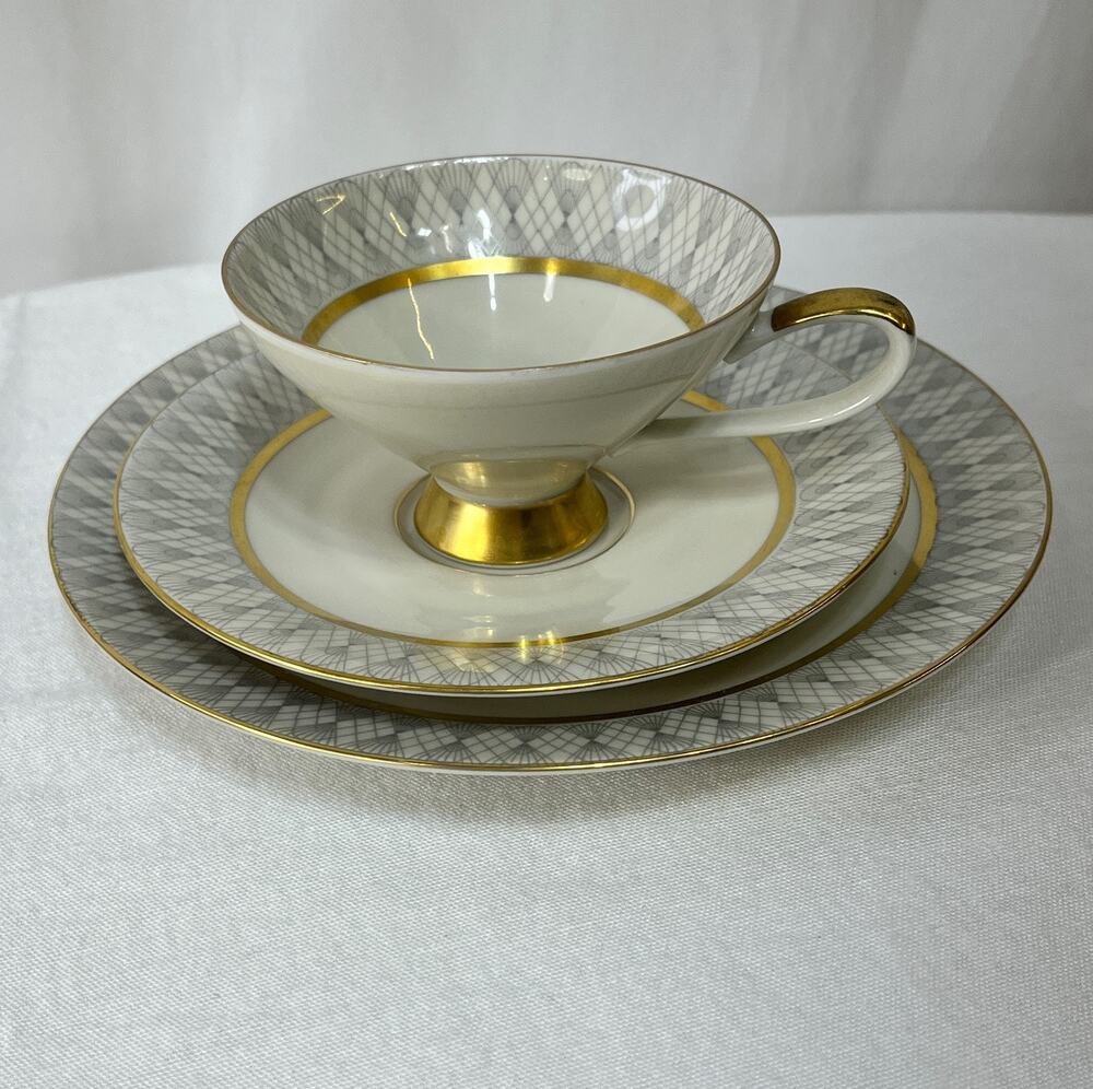 Johann Seltmann 45 Vohenstrauss Bavaria Tea Trio 3 Pc Set Porcelain VTG